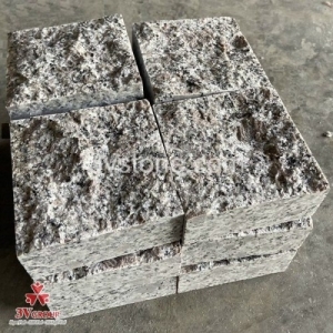 Đá Cubic Hồng Gia Lai cắt 5 mặt, chẽ tay 1 mặt