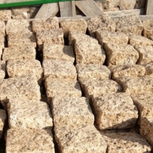 Đá Cubic Nâu Phước Hoà chẽ tay 6 mặt