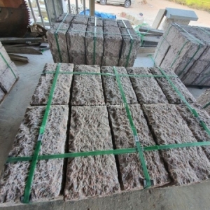 Đá đỏ Bình Định lát sân vườn 03