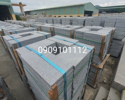 Đá Xám Sản Xuât Xong Chờ Xe Tới Tay Khách Hàng 3VGroup
